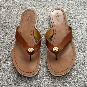 COACH Shelly Brown Leather Turnlock Flip Flops/Sandals  Size 6.5